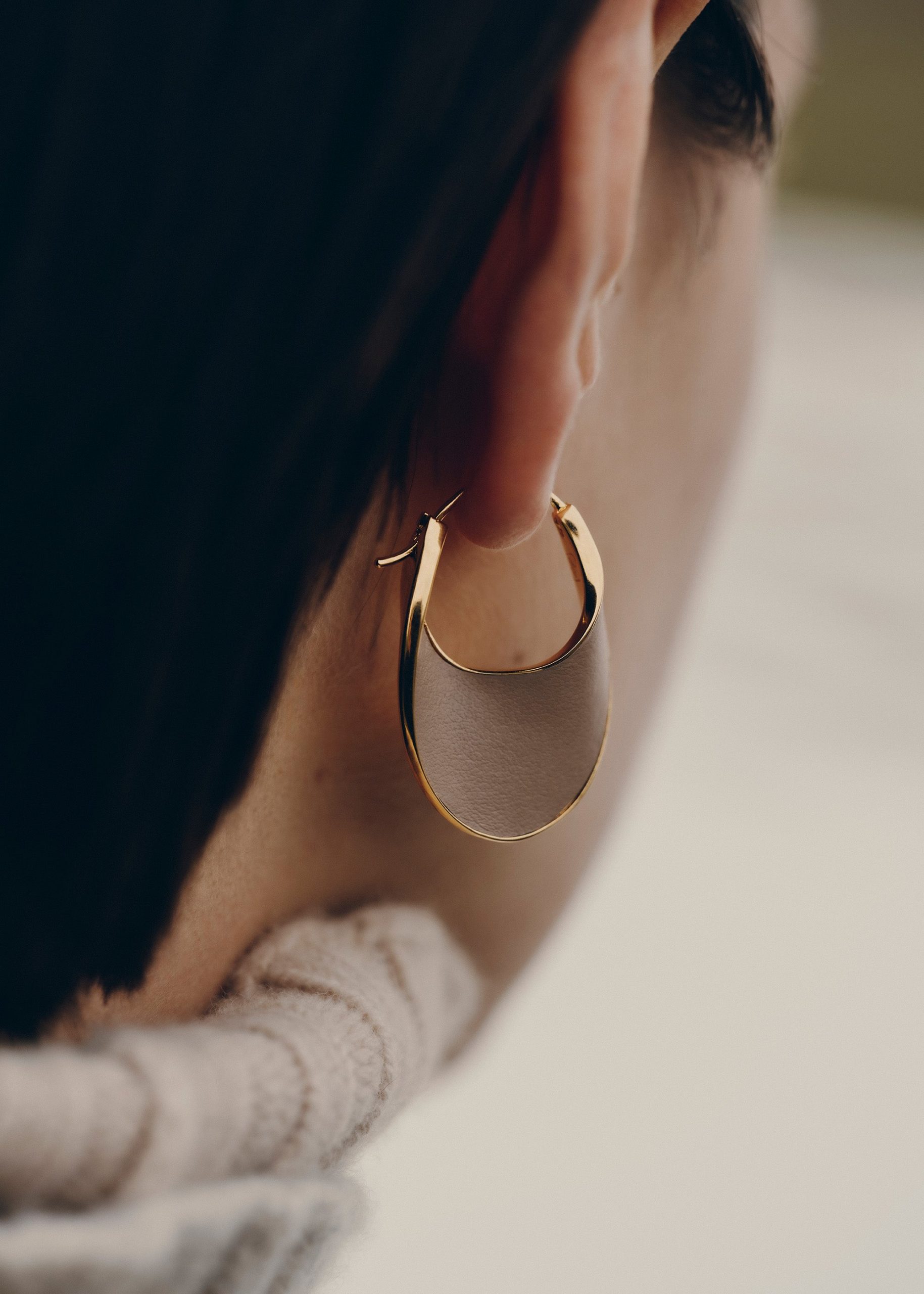 eole Slim Hoop Earrings - Taupe Leather - Image 3