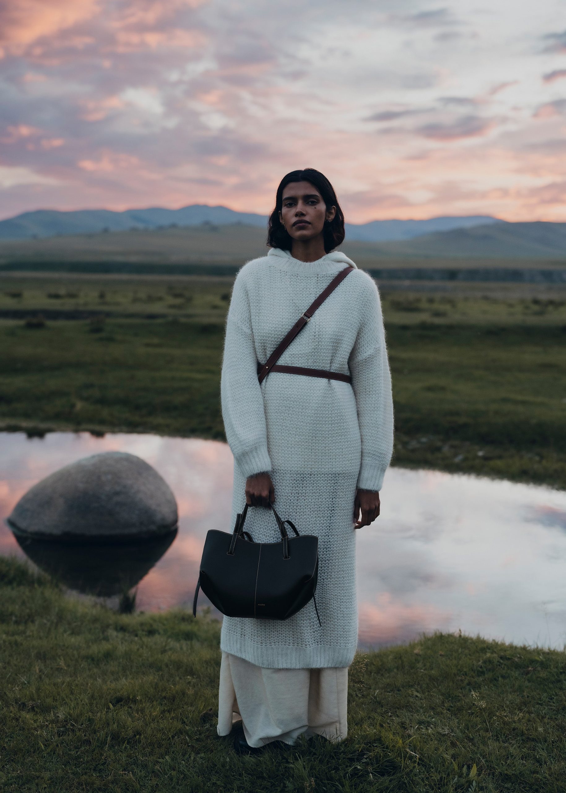 Cyme Mini - Textured Black with Ecru Stitching - Image 3