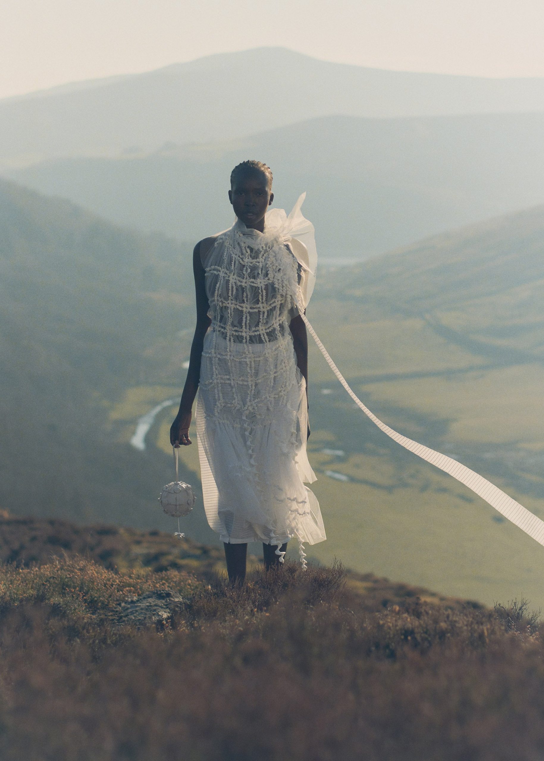 Button Bow Sphere - Porcelain - Image 2