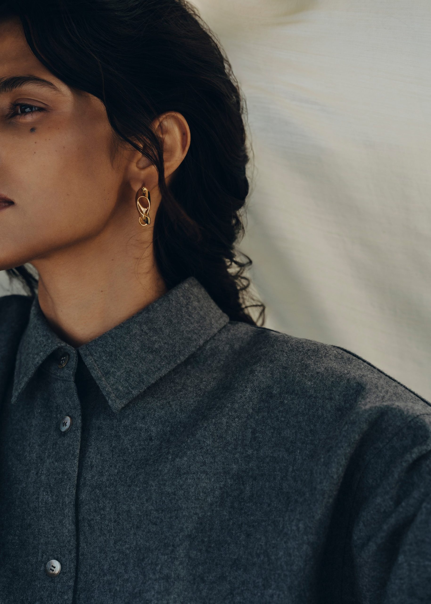 eole Wavy Hoop Earrings - 24 carat gold-gilded - Image 5