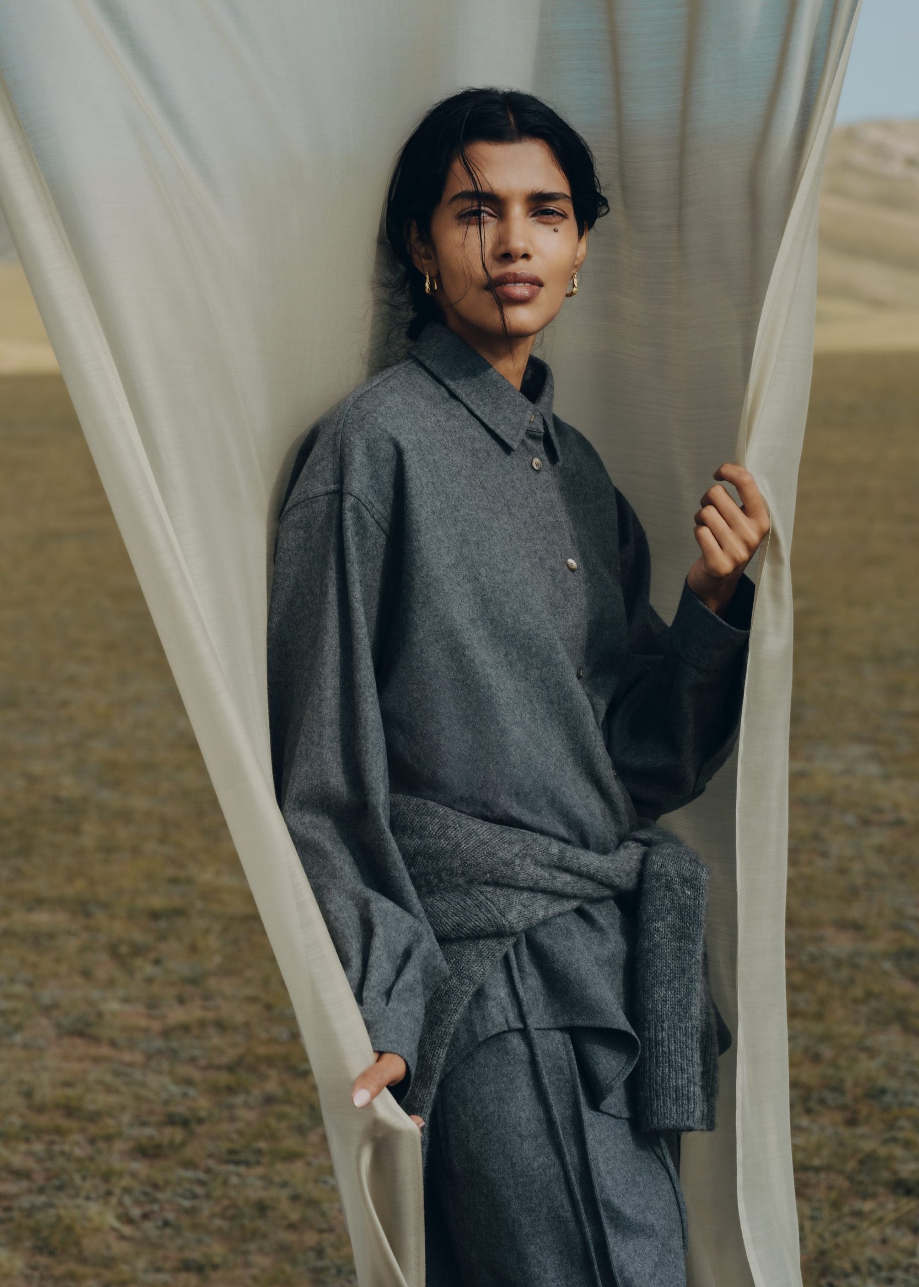 Eroz Slim Hoop Earrings - 24 carat gold-gilded edition - Image 5