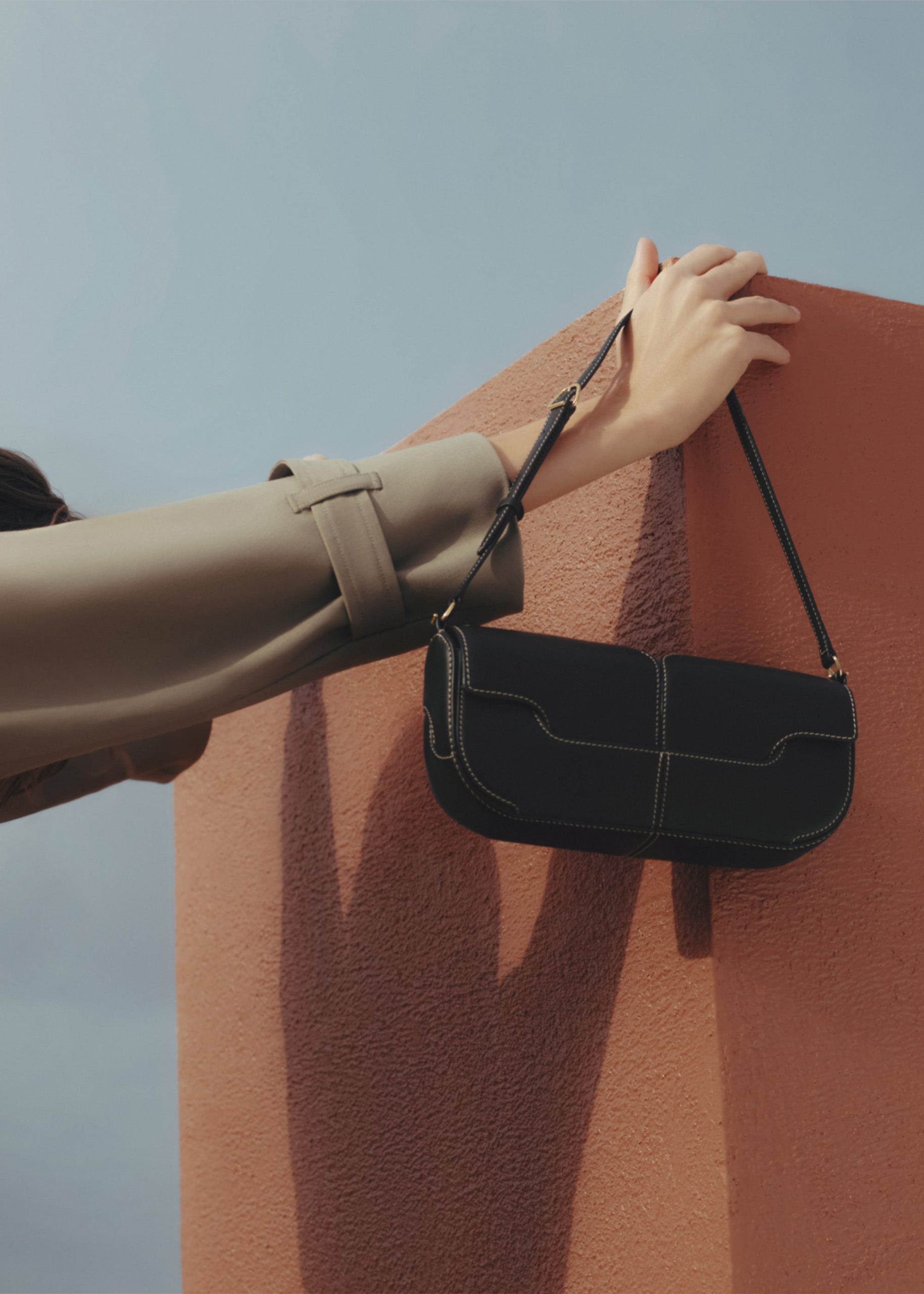 Osmo - Smooth Black with Ecru Stitching - Image 3