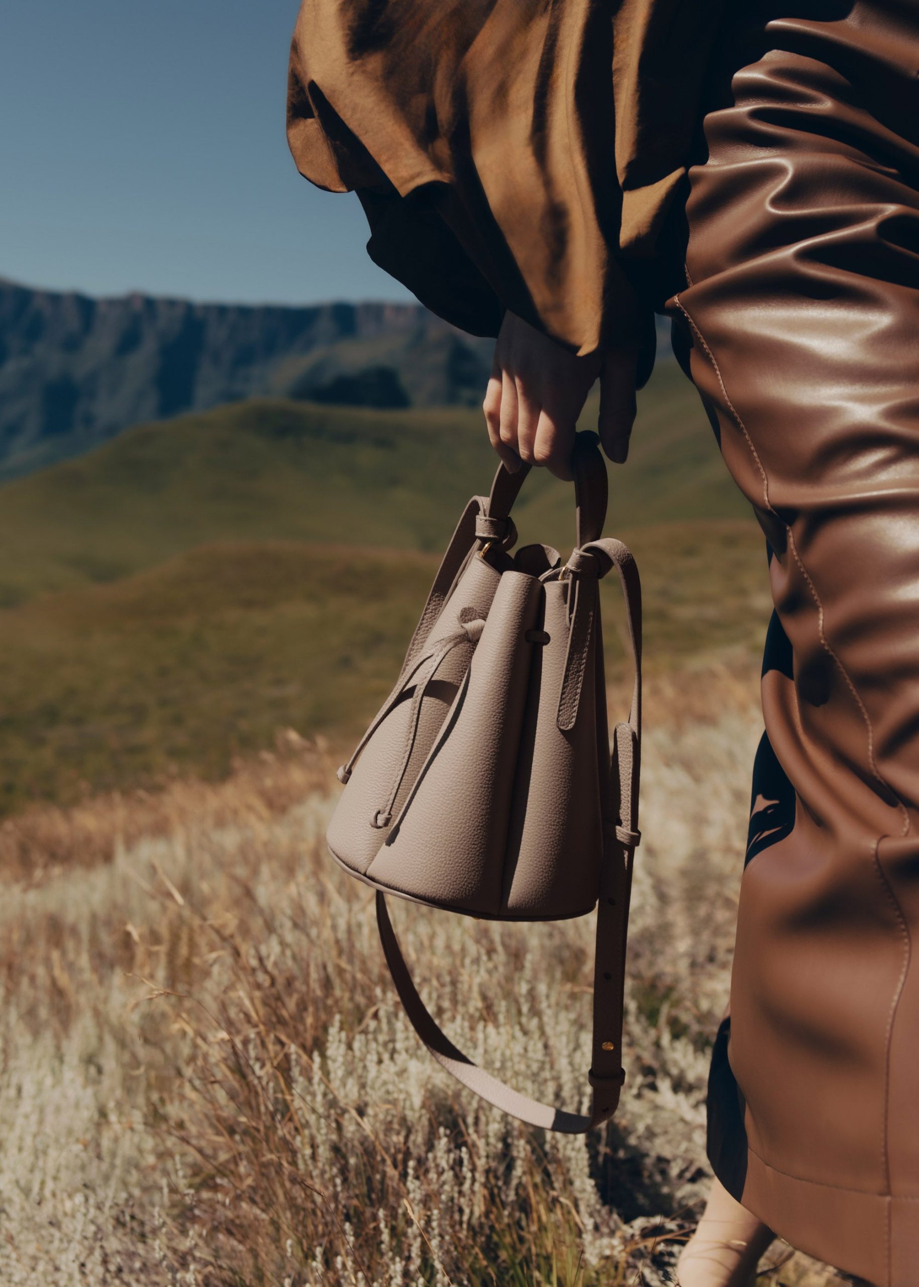 Numero Huit Mini - Textured Taupe - Image 3