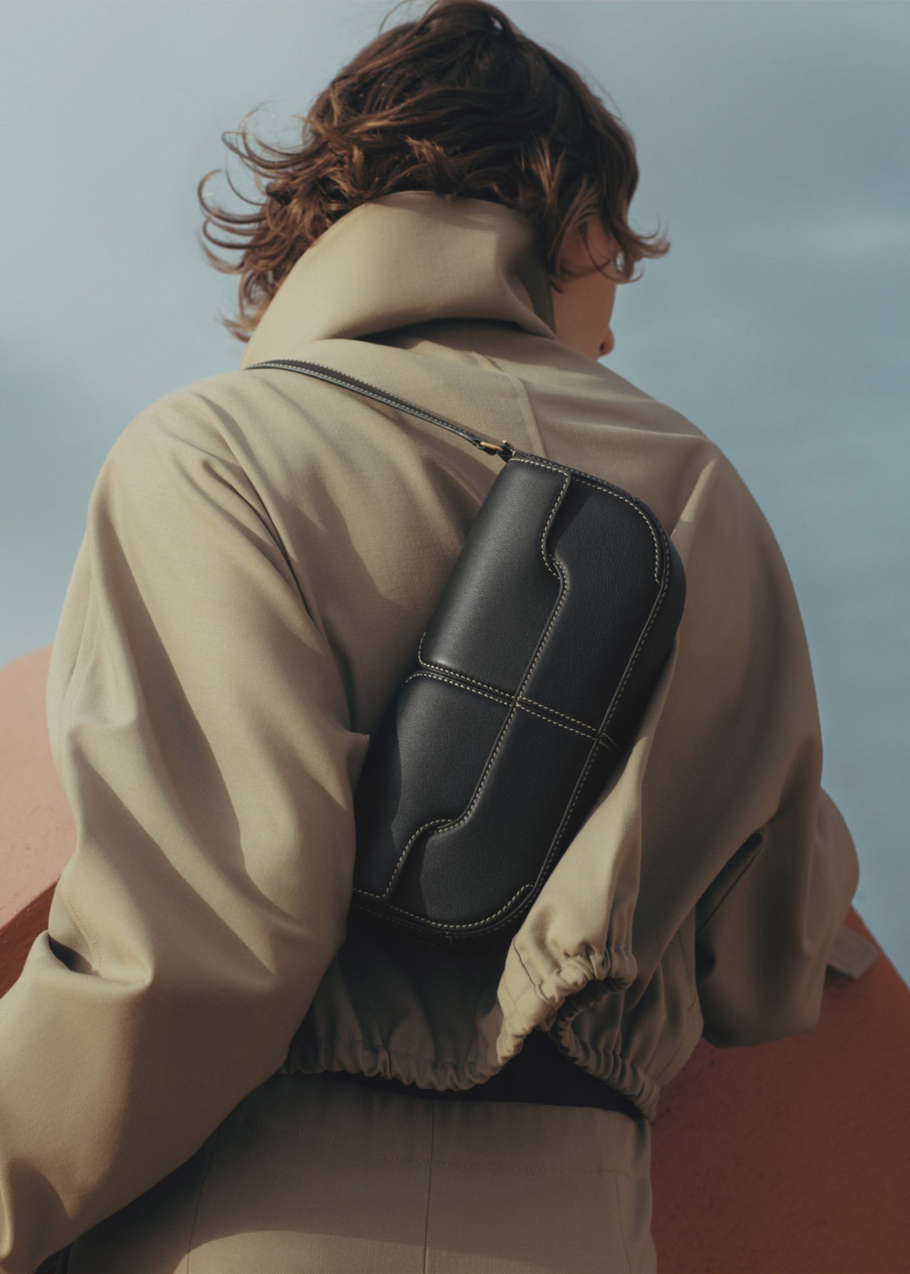 Osmo - Smooth Black with Ecru Stitching - Image 4