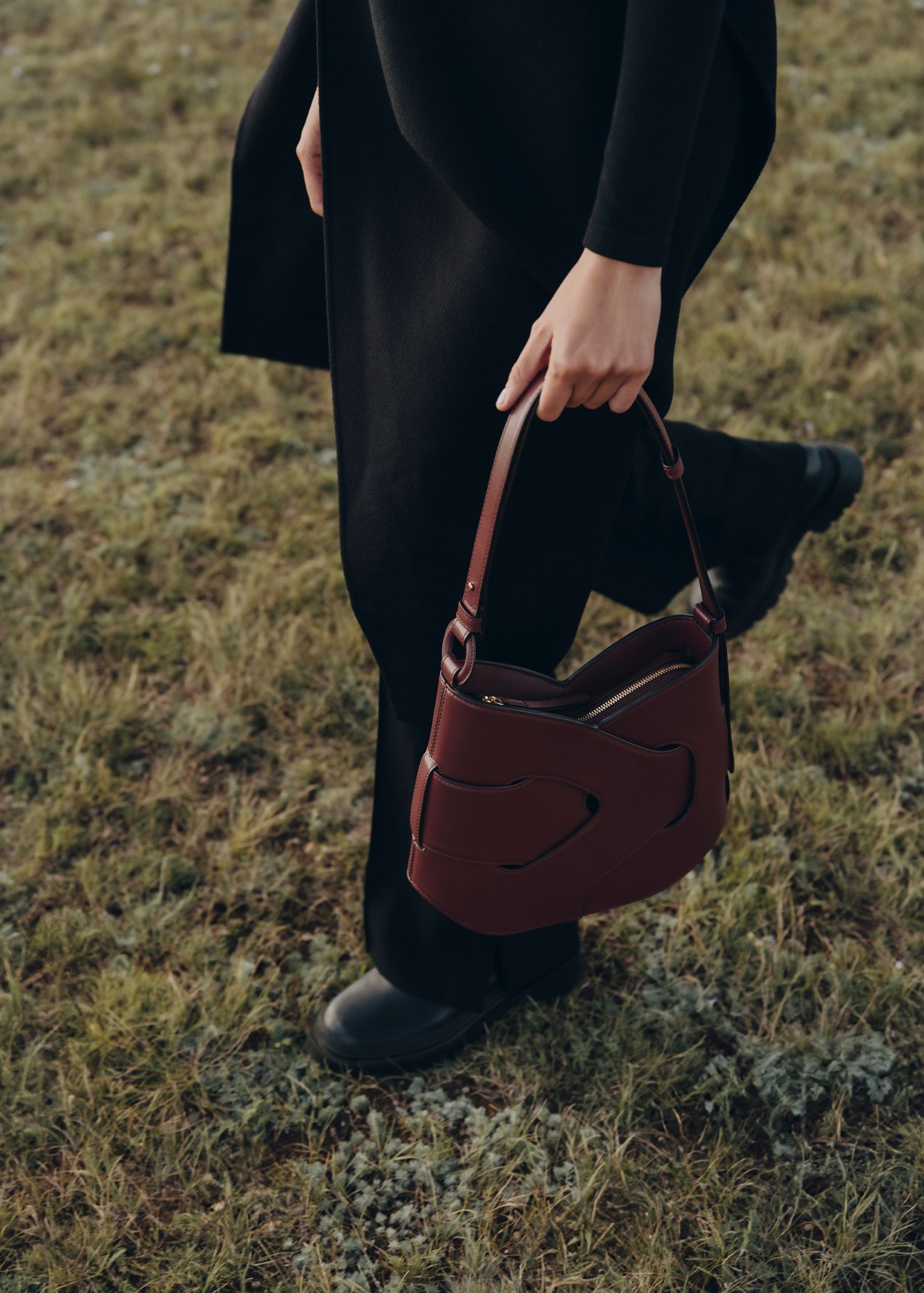 Nodde Hobo - Smooth Black Cherry - Image 5