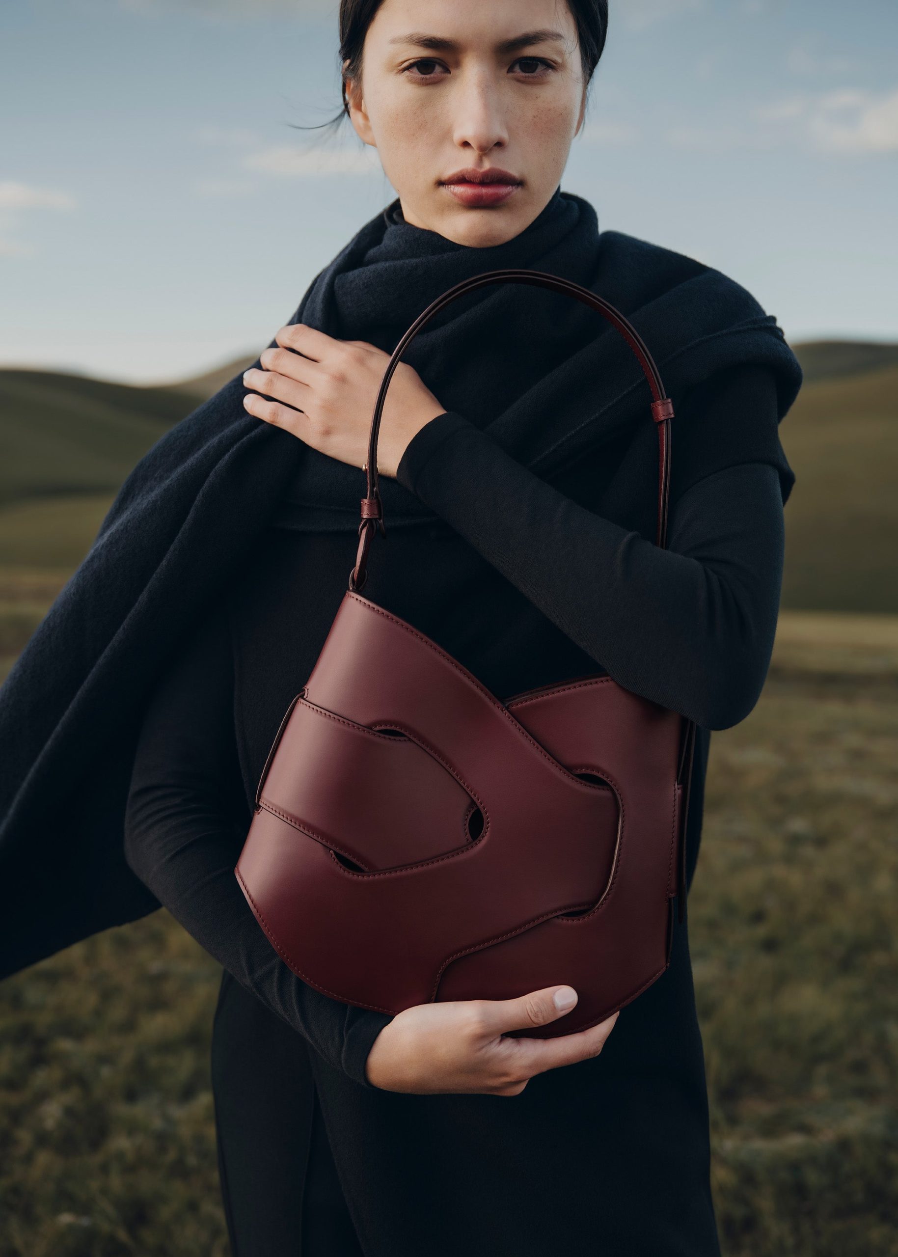 Nodde Hobo - Smooth Black Cherry - Image 2