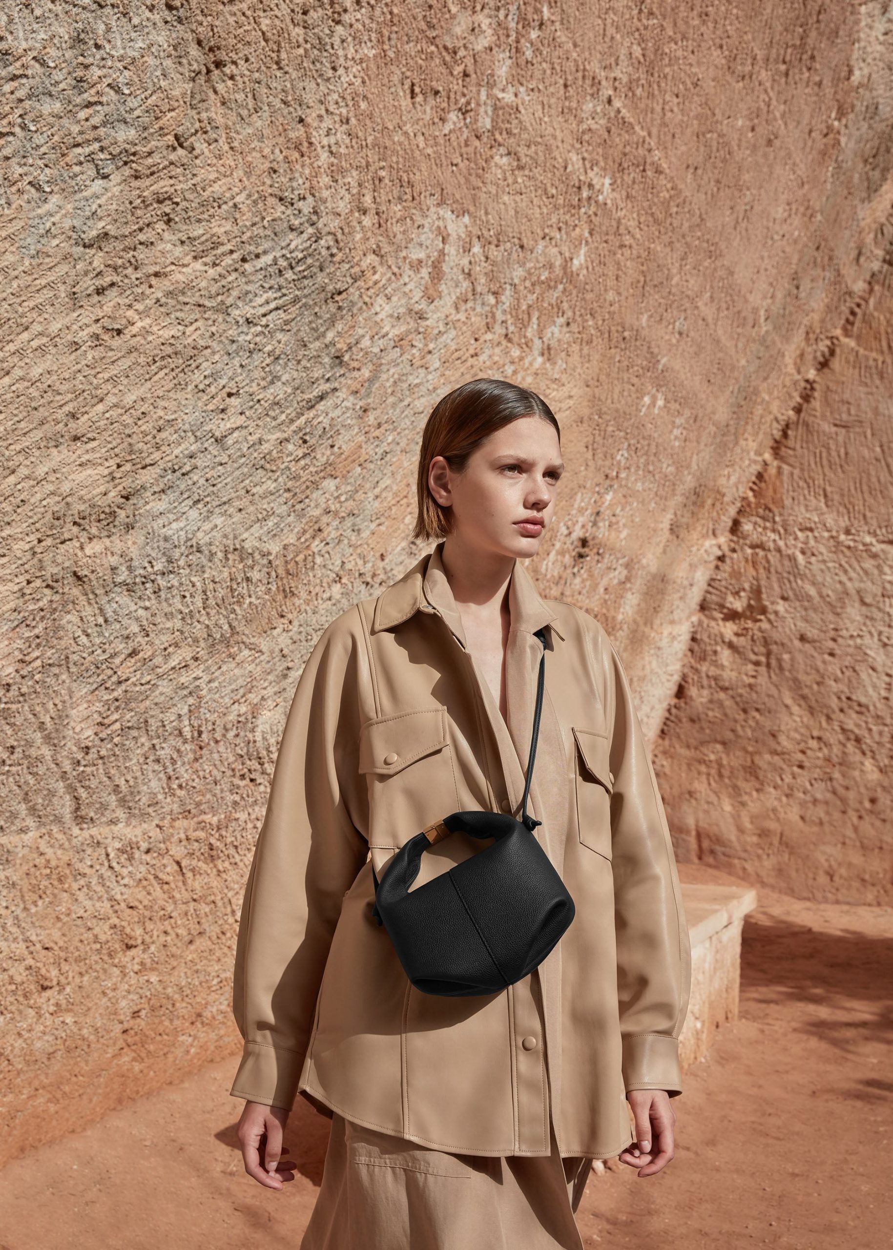 Beri - Textured Black - Image 2