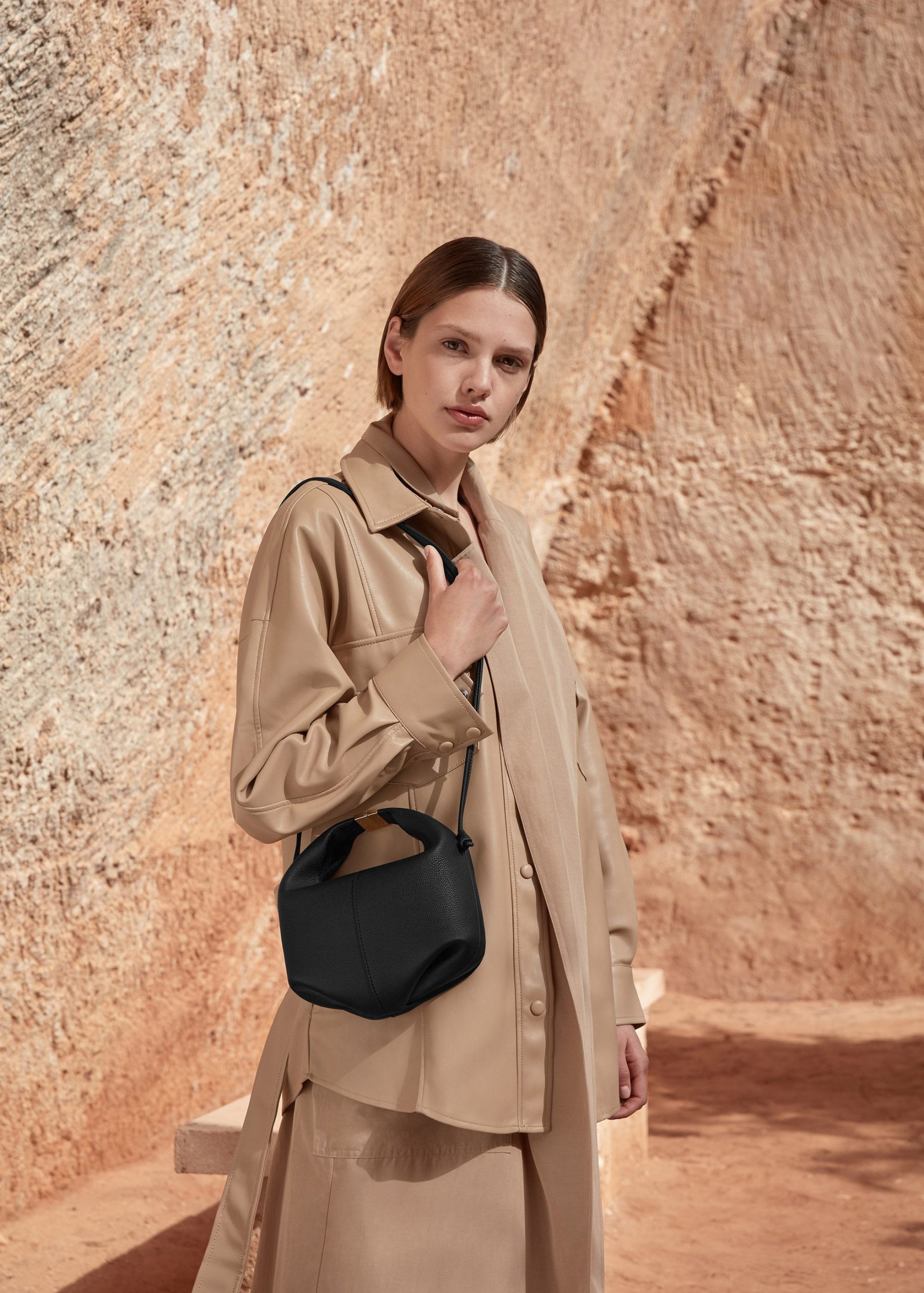 Beri - Textured Black - Image 4