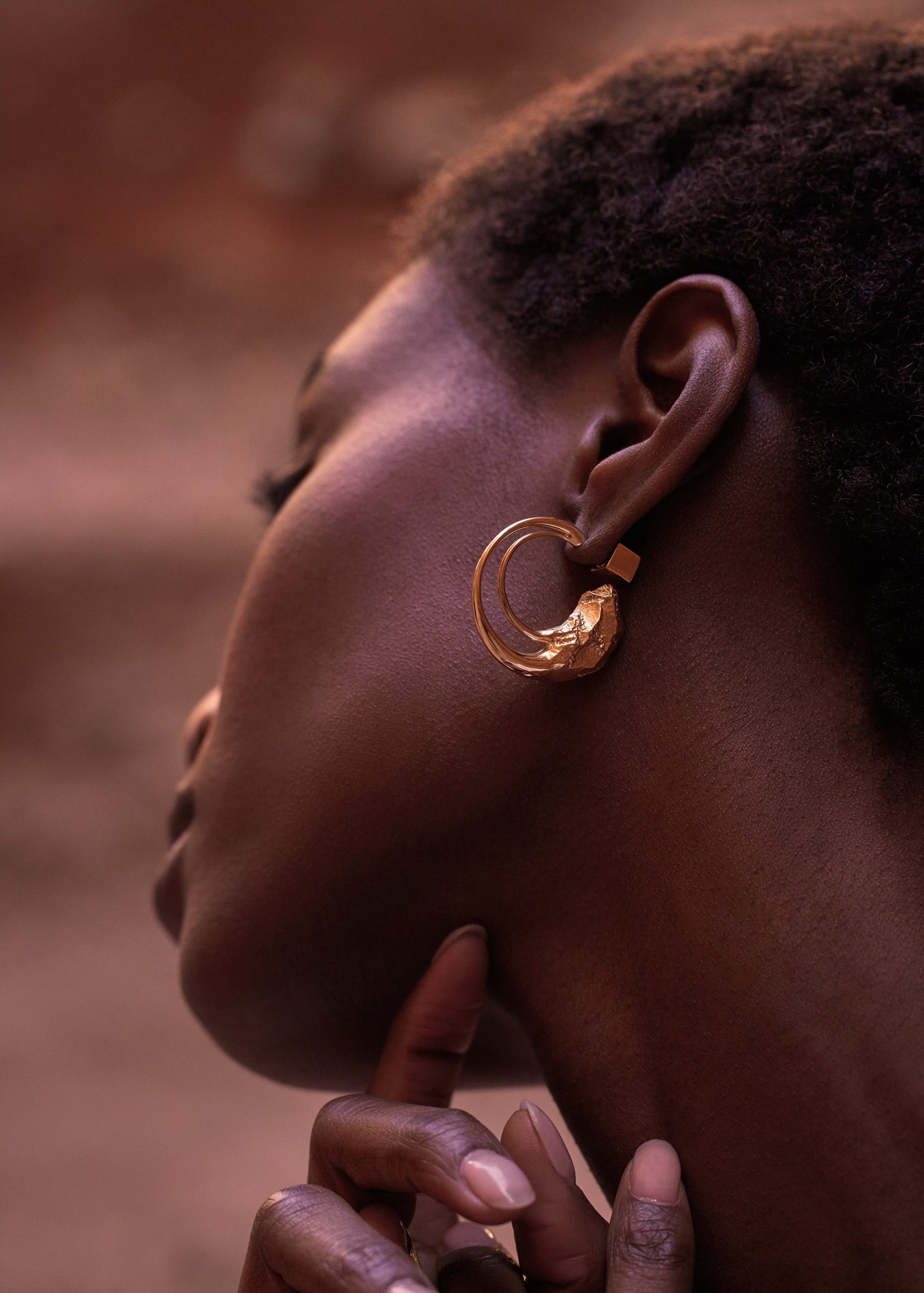 Eroz Hoop Earrings - 24 carat gold gilded - Image 4