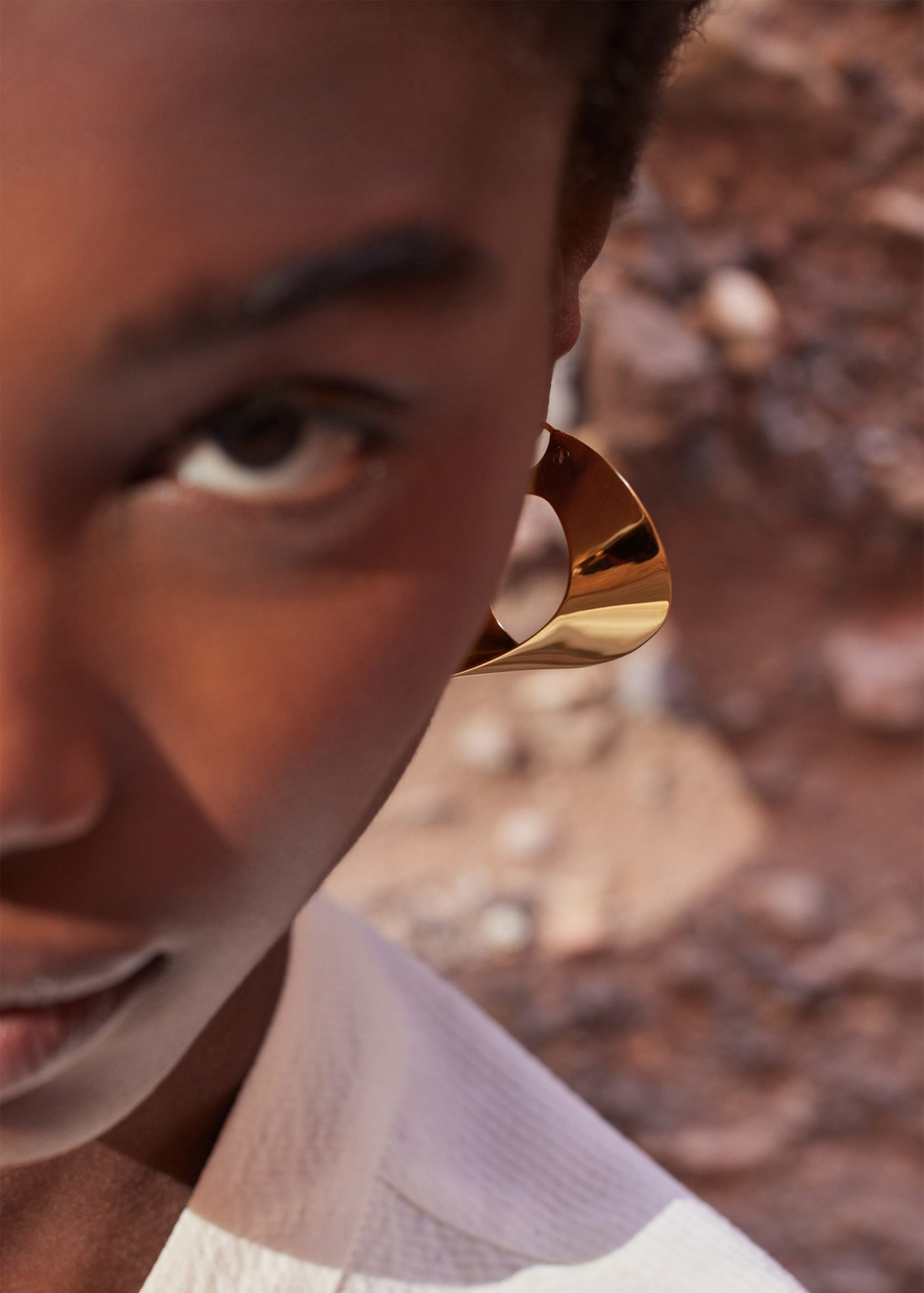 eole Hoop Earrings - 24 carat gold gilded - Image 5