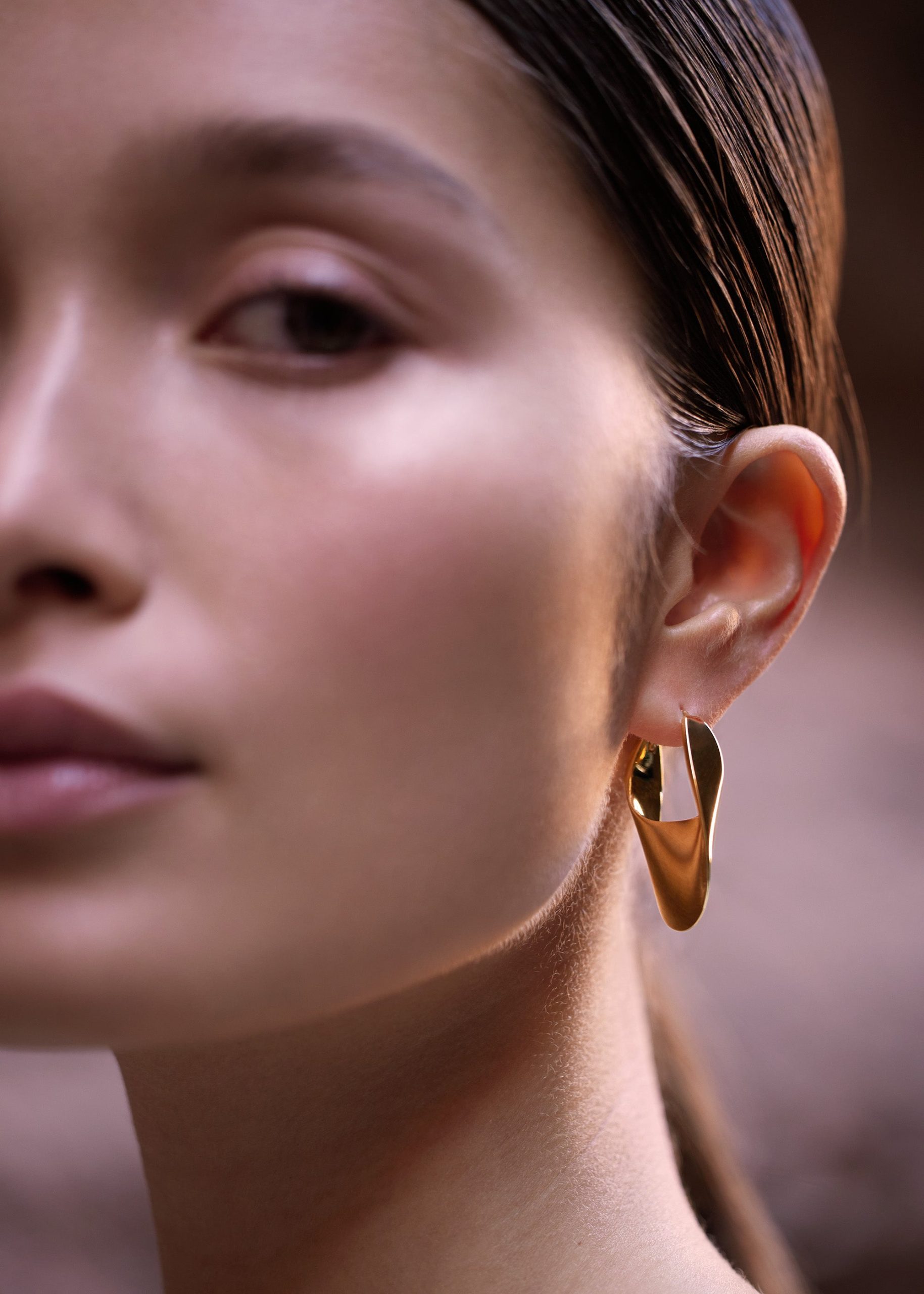 eole Slim Hoop Earrings - 24 carat gold gilded - Image 3