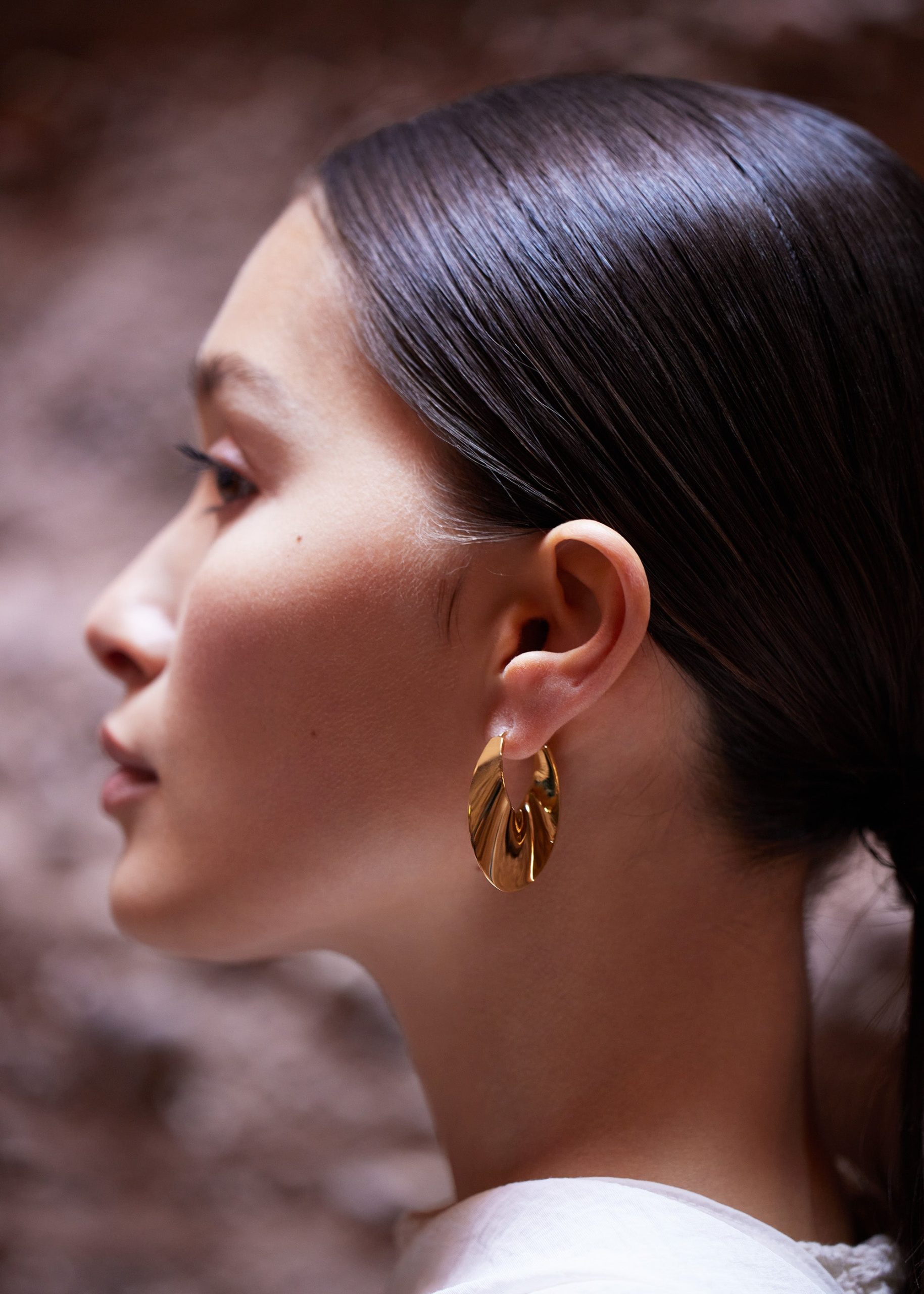 eole Slim Hoop Earrings - 24 carat gold gilded - Image 4
